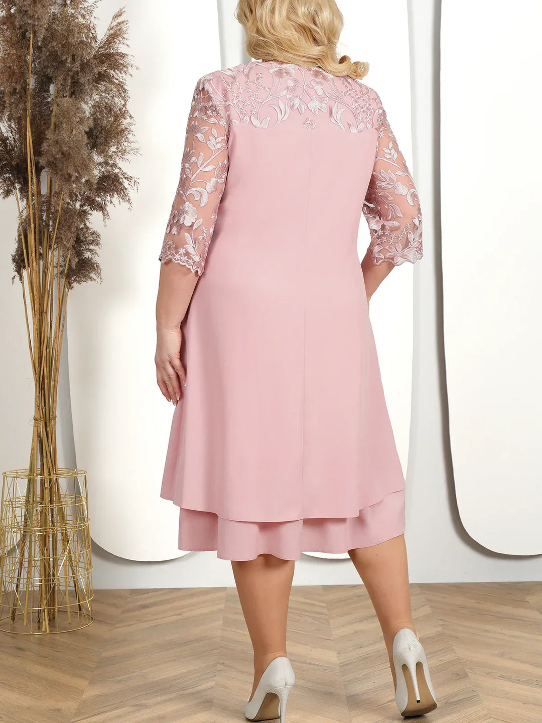 JUDITH - PLUS-SIZE EMBROIDERED DRESS